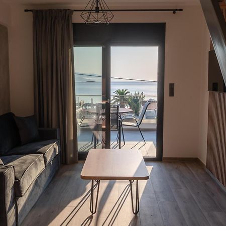Blue Wave Luxury Suites Nea Iraklitsa Habitación foto