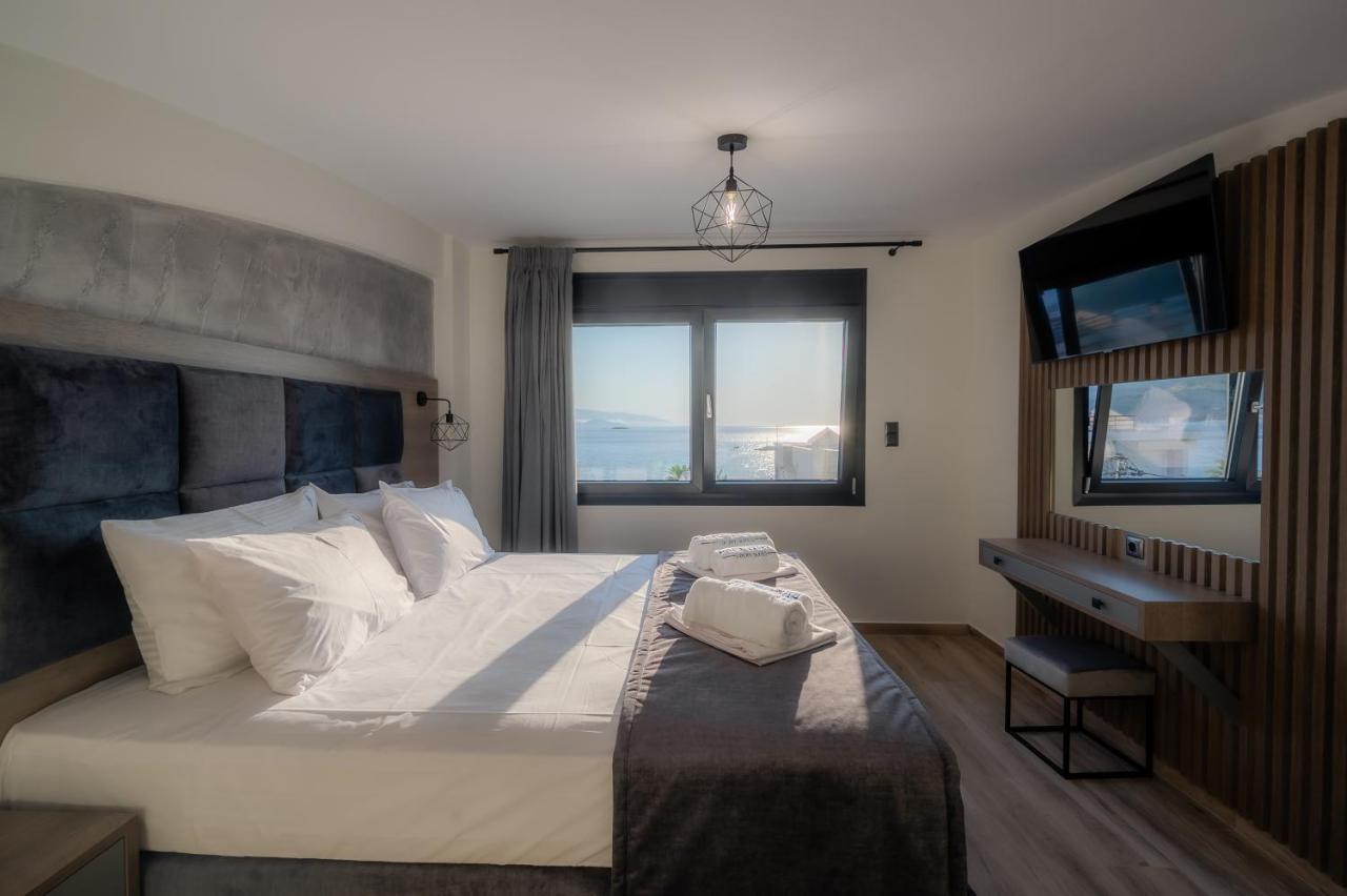 Blue Wave Luxury Suites Nea Iraklitsa Exterior foto